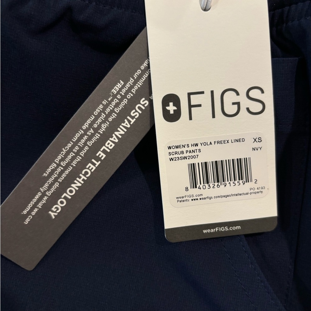 NWT: Figs Women's Yola FREEx Scrub Pants in Navy